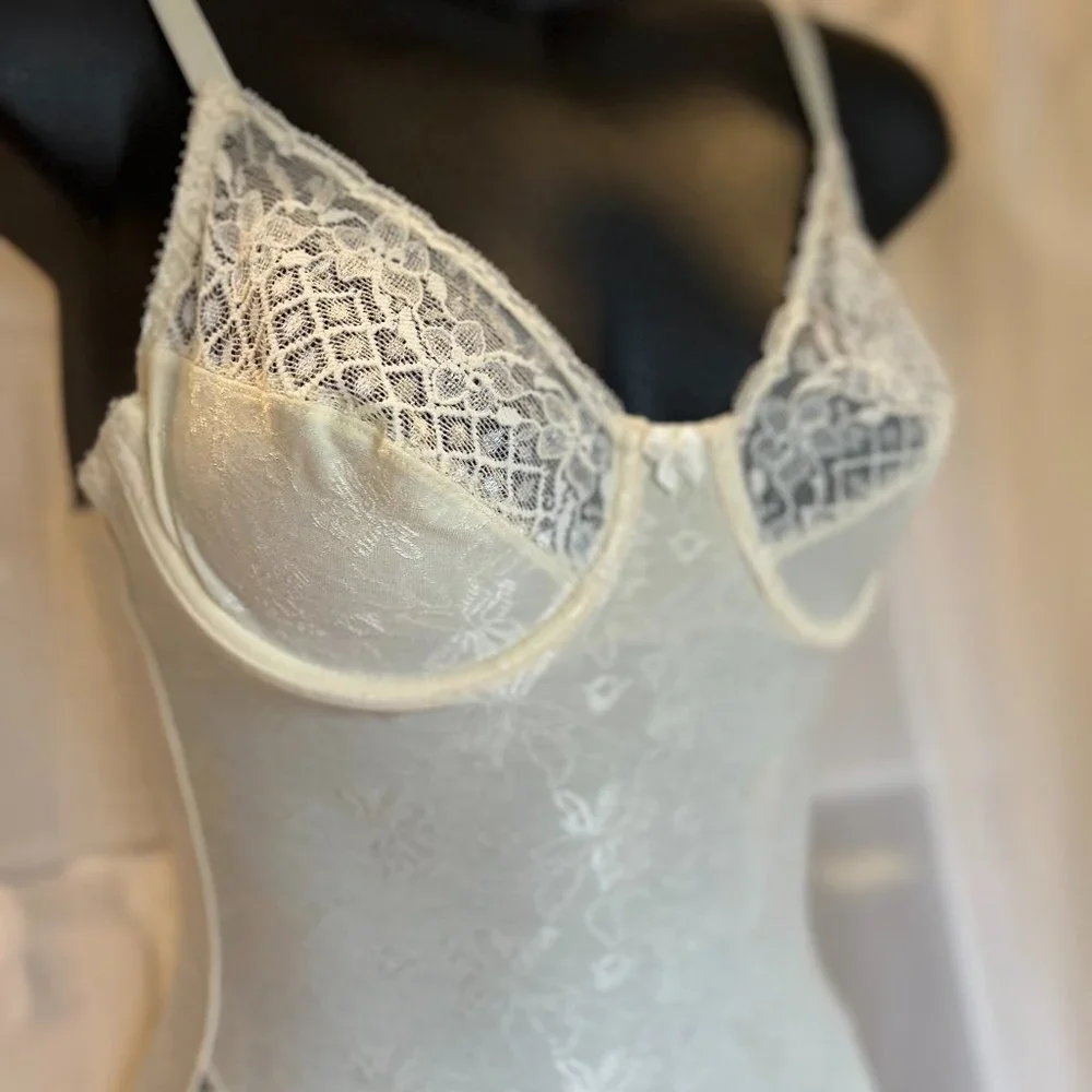NWOT Gemma Sexy Vintage Lace Teddy Bodysuit with Hook Closures 34B - Picture 8 of 12